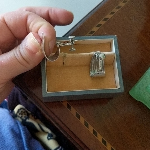 SALE 2/$6 Napier Clip On Earrings - Picture 5 of 5